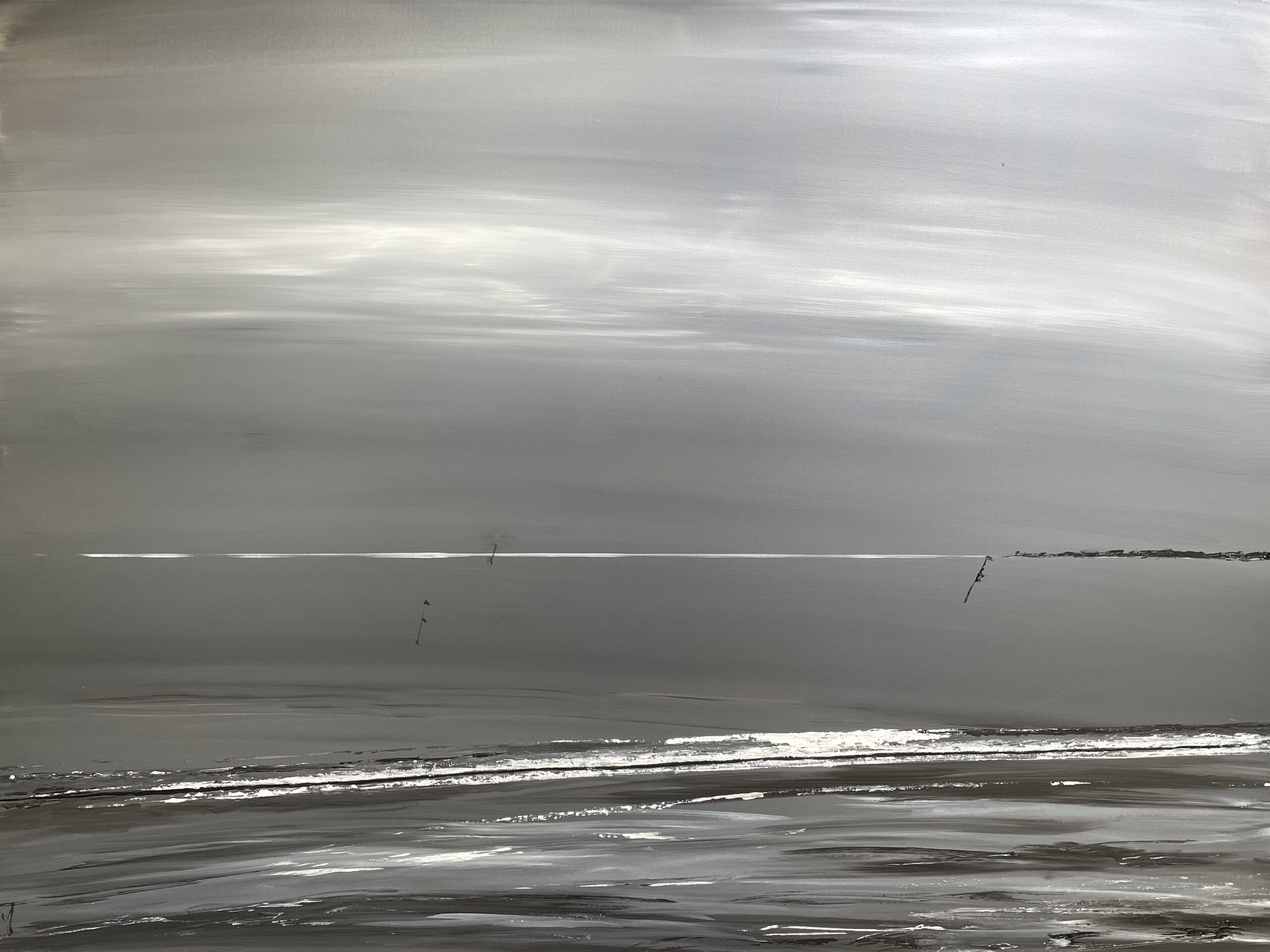 grand tableau, peinture figurative en noir et blanc representant la plage des 3 sapins à Penvins, Morbihan